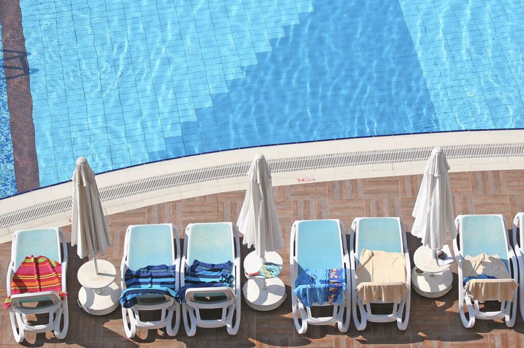  Reserving Pool Chairs