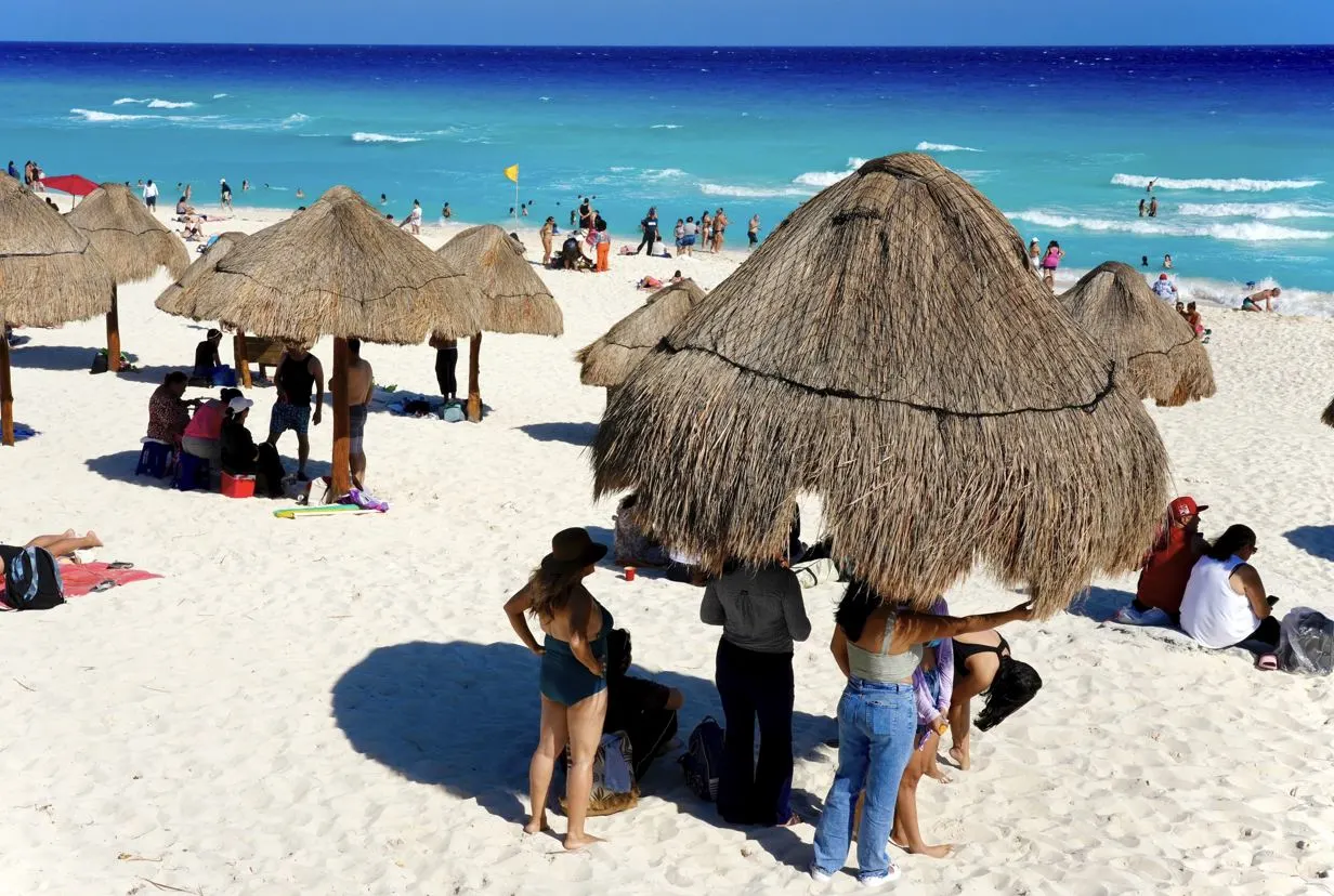 The Helpful Local Scam A New Warning For Tourists in Cancun