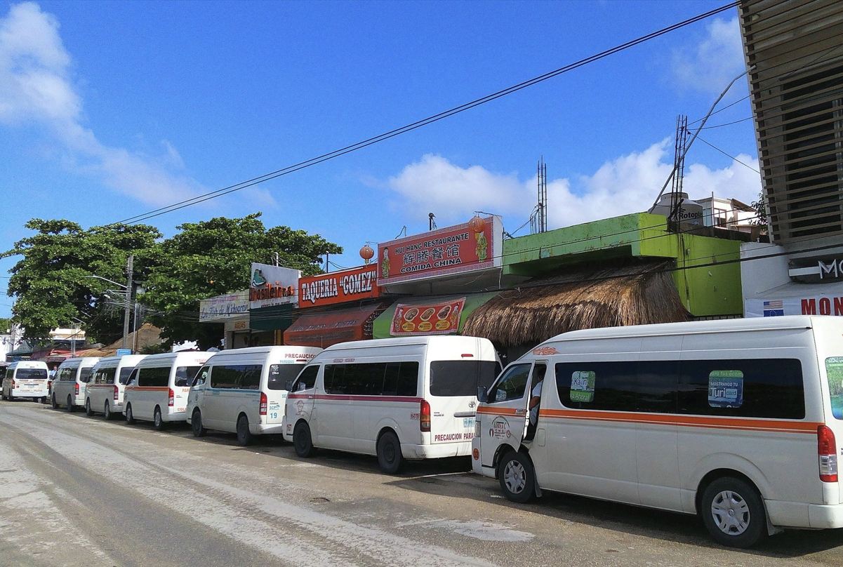 Los viajeros inteligentes de transporte de presupuesto secreto que usan entre Cancún, Playa del Carmen y Tulum