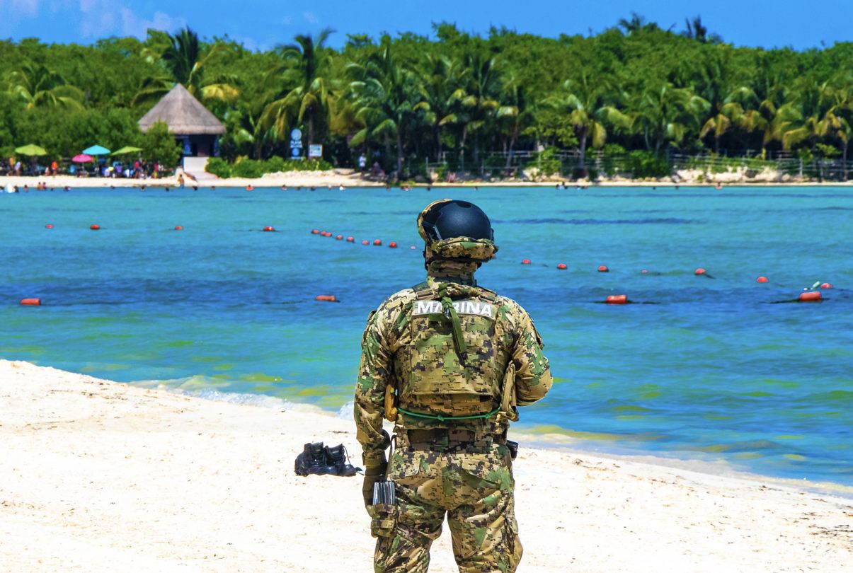 Por qué hay soldados militares en las playas de Cancún y la Riviera Maya