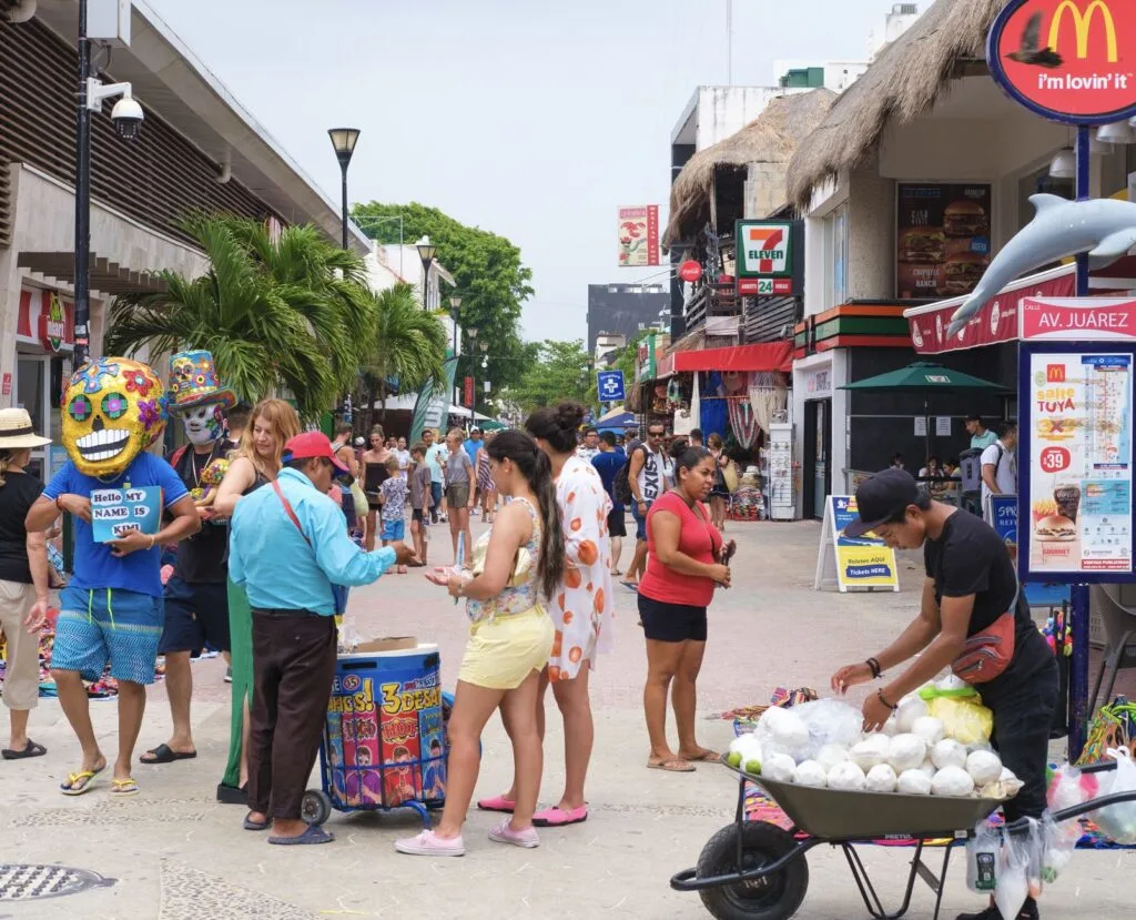 C:\Users\Home\Desktop\5th Ave Playa del carmen.jpg