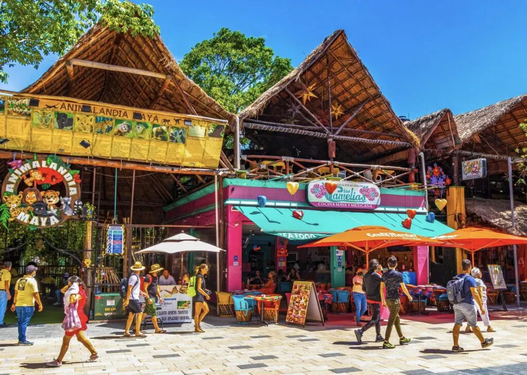 5th ave playa del carmen tourists