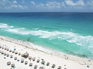 Cancun's Beaches Are Getting a Major Deep Clean This Weekend, Thanks to Hundreds of Volunteers