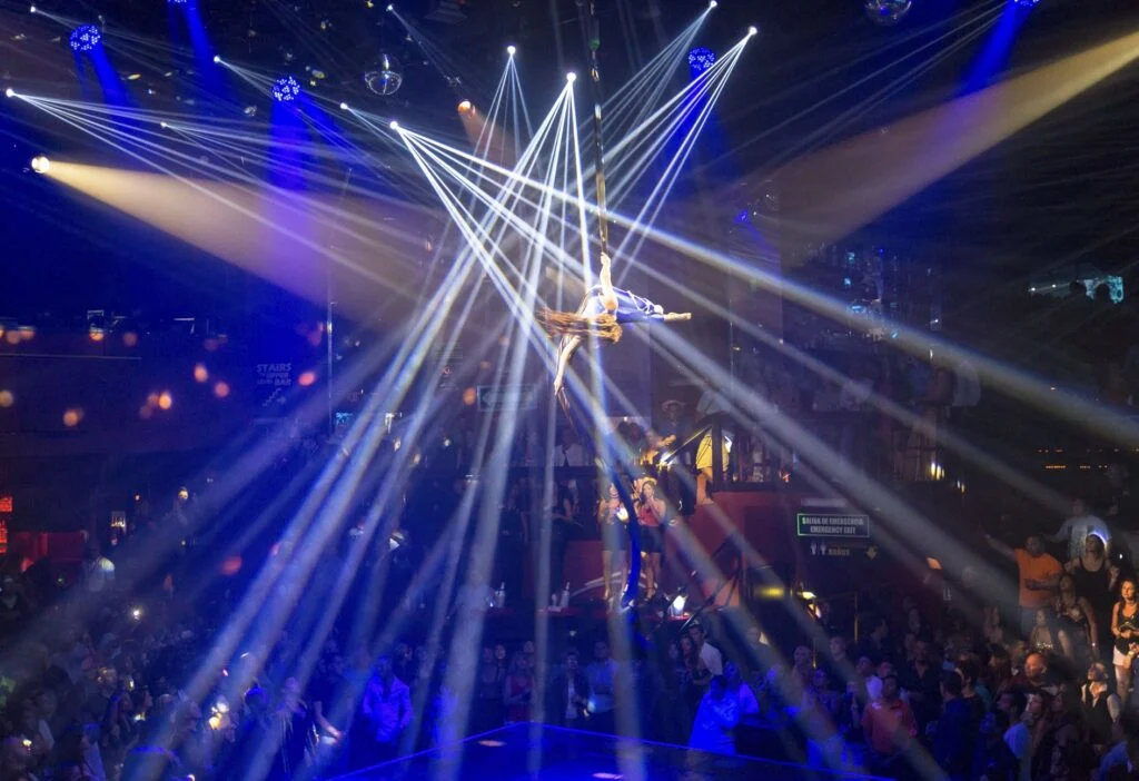 Coco Bongo Show Inside