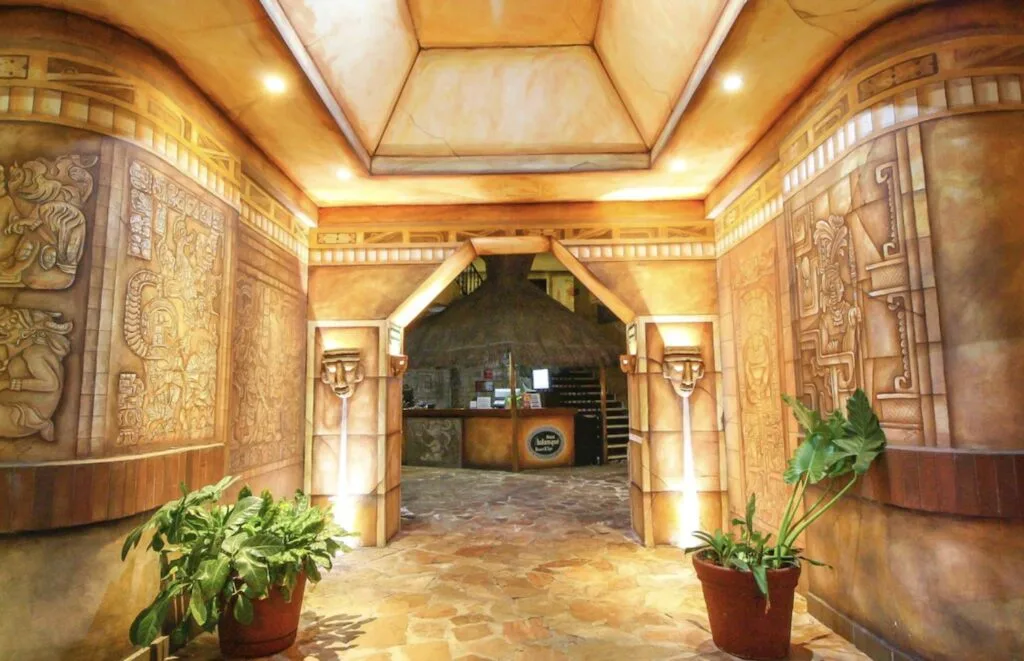 Hotel Xbalamqué,entrance