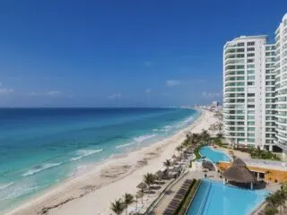 The 20-Dollar Trick Does it Actually Work for a Room Upgrade in Cancun