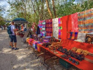 The Insiders Guide To Navigating Vendors In Cancun