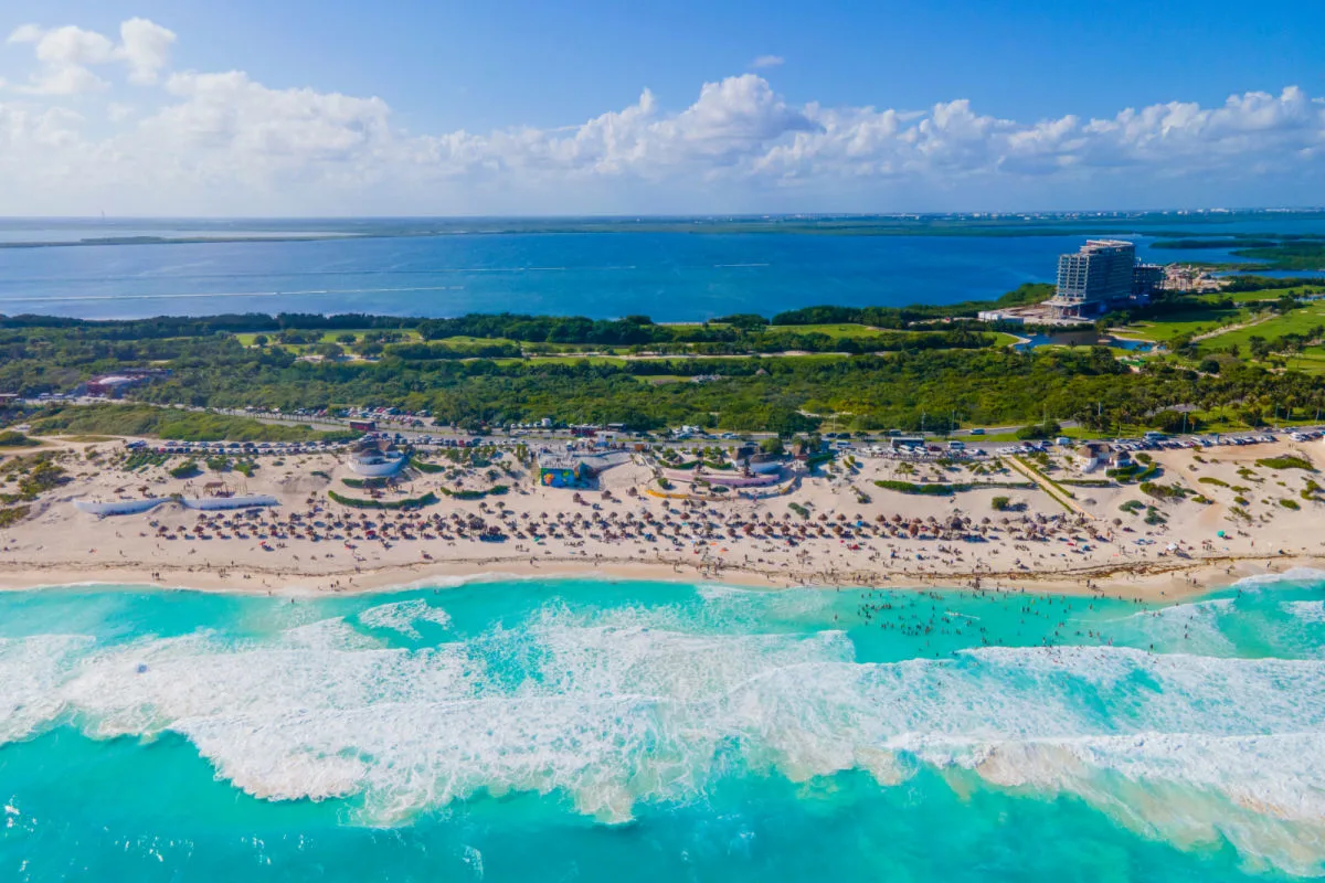 These Are The 4 Busiest Cancún Beaches Right Now (And Why They&rsquo;re Worth The Crowds)