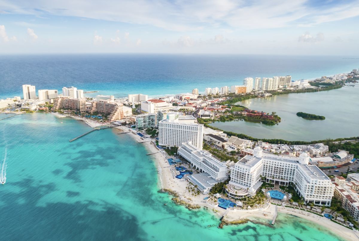 Los turnos de alerta de viajero que afirman que las playas privadas en Cancún son engañosas