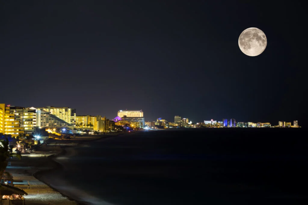 Seaside resorts along the coastline in the night Cancun