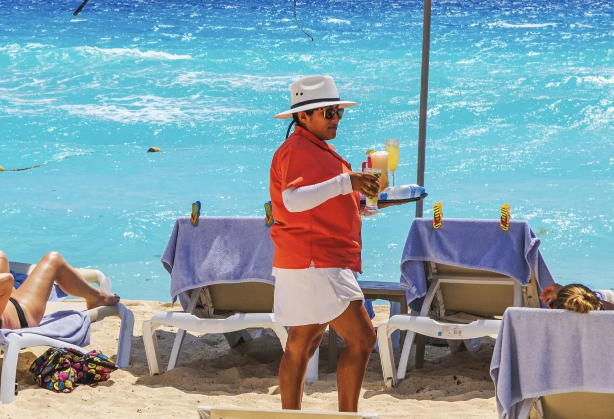 These Are 5 People You Should Absolutely Tip At A Cancun All-Inclusive