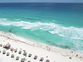 Can You Swim In Cancun's Hotel Zone Right Now With The Sargassum? Here's Our Experience