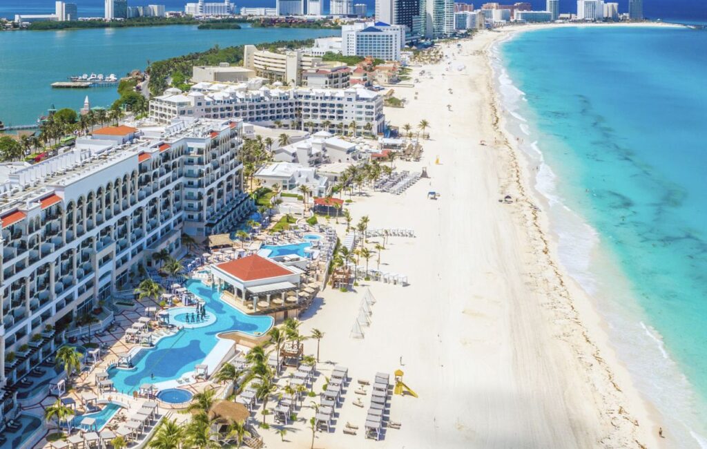 Very Little Sargassum On Cancun Beach
