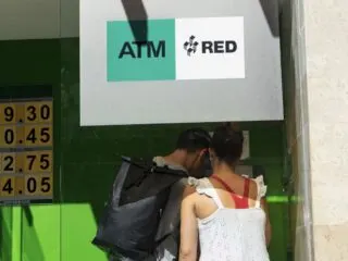 Withdrawing $100 At A Cancun ATM Could Cost You An Extra $20 & How To Avoid It