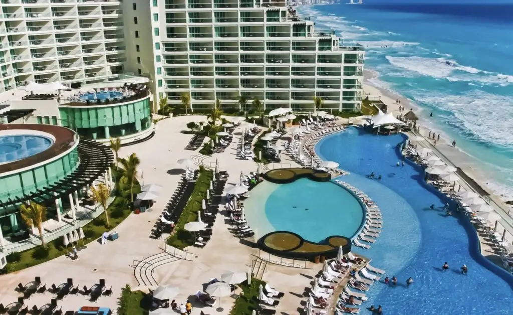 Luxury Hotel Live Aqua