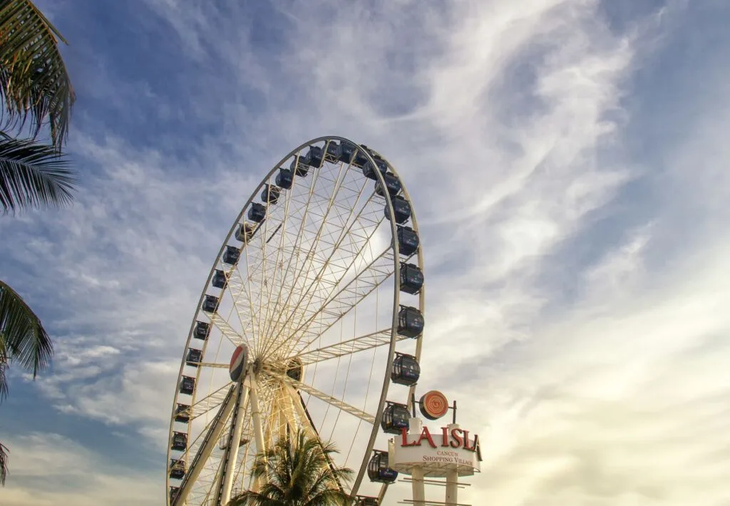 Ferris wheel Cancun