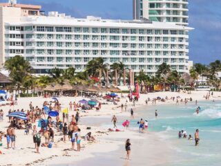 How Busy Are The Resorts In Cancun During Peak Season How To Plan For The Crowds