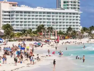 How Busy Are The Resorts In Cancun During Peak Season How To Plan For The Crowds