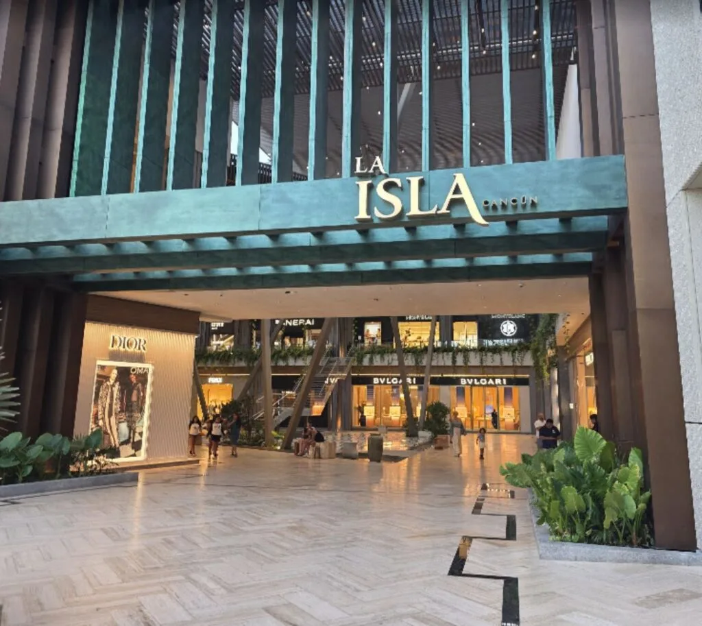 Luxury shops cancun
