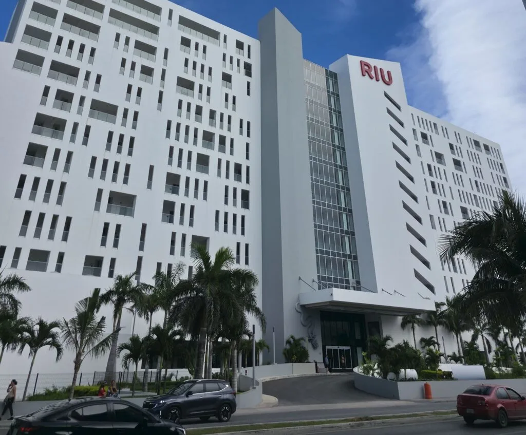 Riu hotel entrance hotel zonea