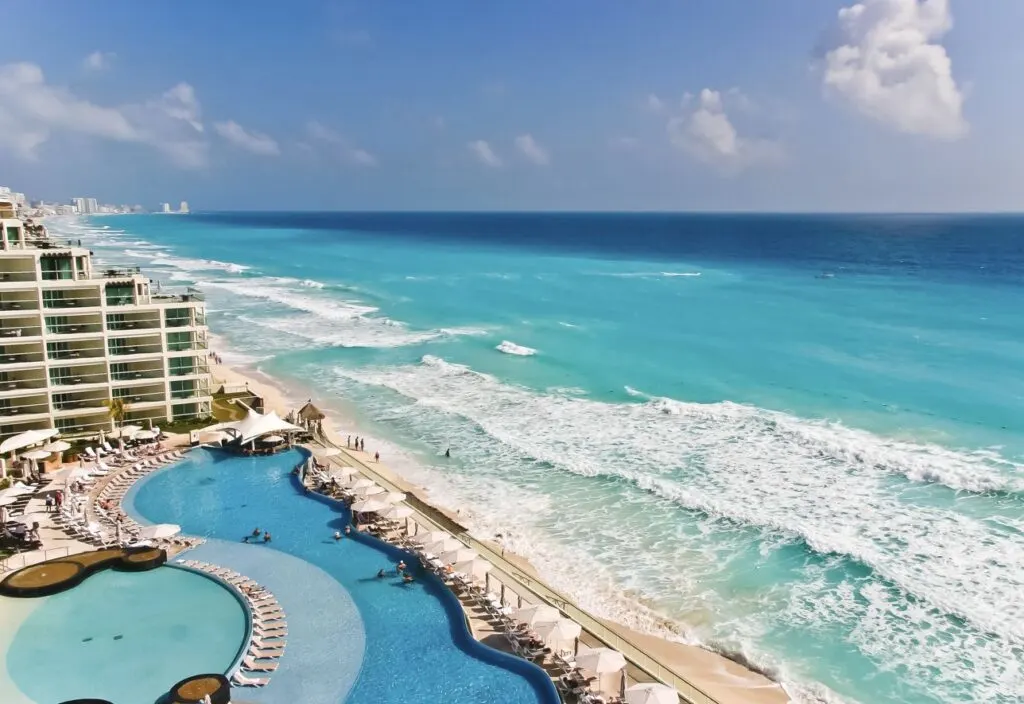 This Is Your Last Chance to Book Affordable Cancun Flights & Hotels For The Holiday Season