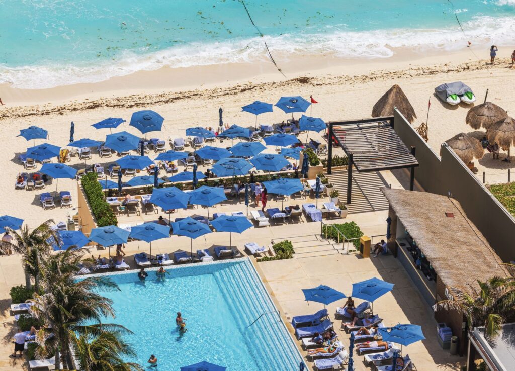 Cancun Beachfront pool