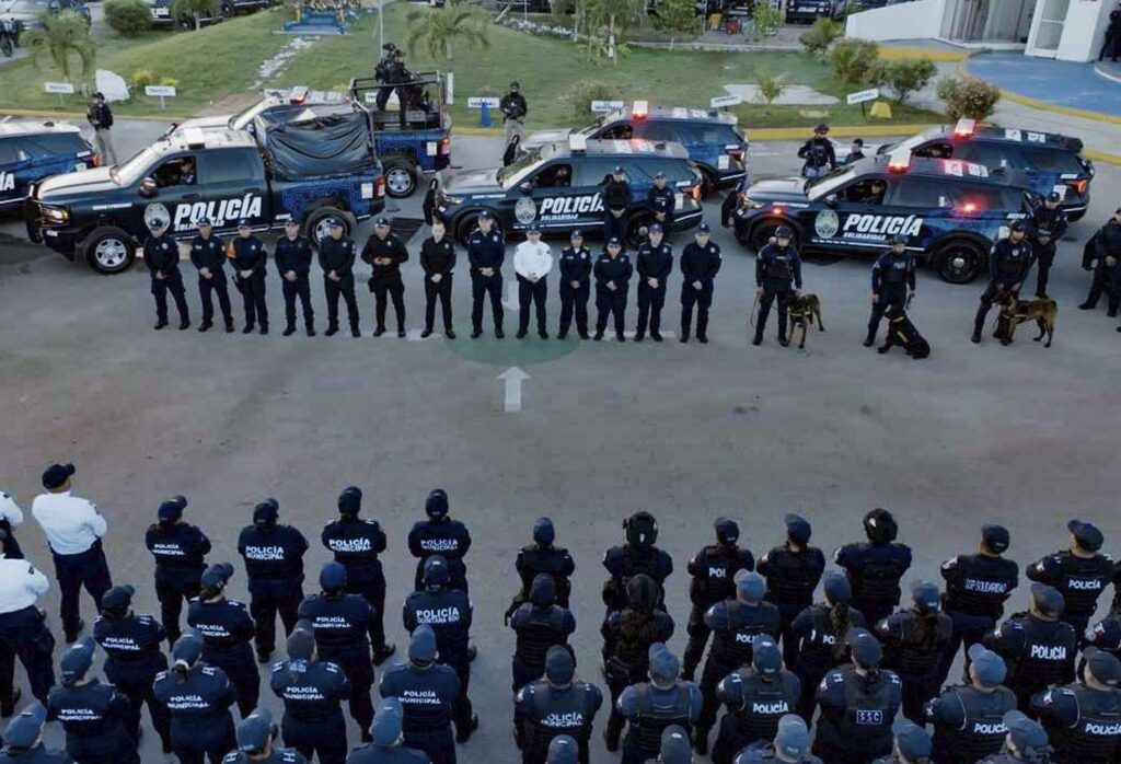 Playa Del Carmen Police Men and dogs cars