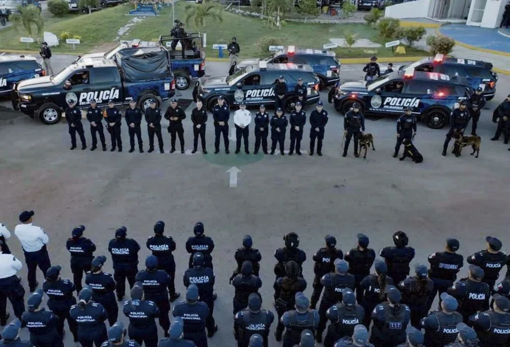 Playa Del Carmen Police Men and dogs cars