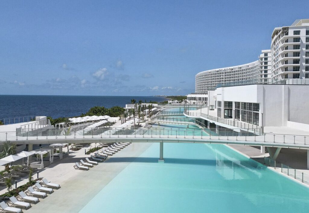 These Are The Top 3 Mega-Resorts In Cancun That Genuinely Have Something for Everyone