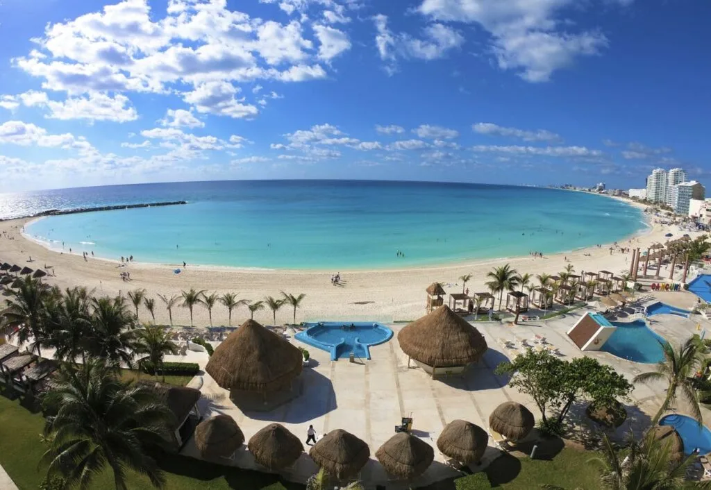 This Is How Much Cash You Should Bring When Staying At A Cancun All-Inclusive
