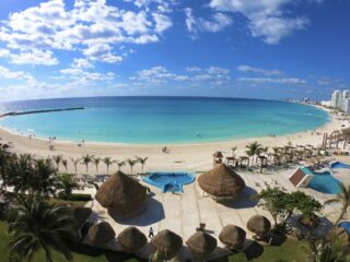 This Is How Much Cash You Should Bring When Staying At A Cancun All-Inclusive