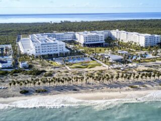 This Is The Cheapest 5 Star All-Inclusive Cancun Resort With Great Ratings This Winter