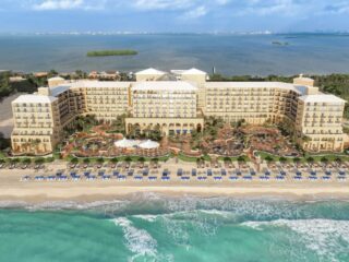 This Is The Top Resort In Cancun's Hotel Zone According To Condé Nast