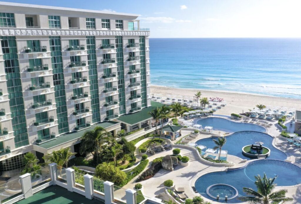 Why Is Sandos Cancun So Popular A Look At The Legacy Resort Travelers Are Obsessed With