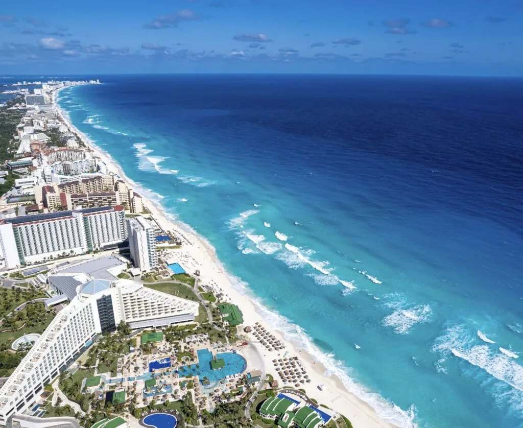 cancun beach no sargassum