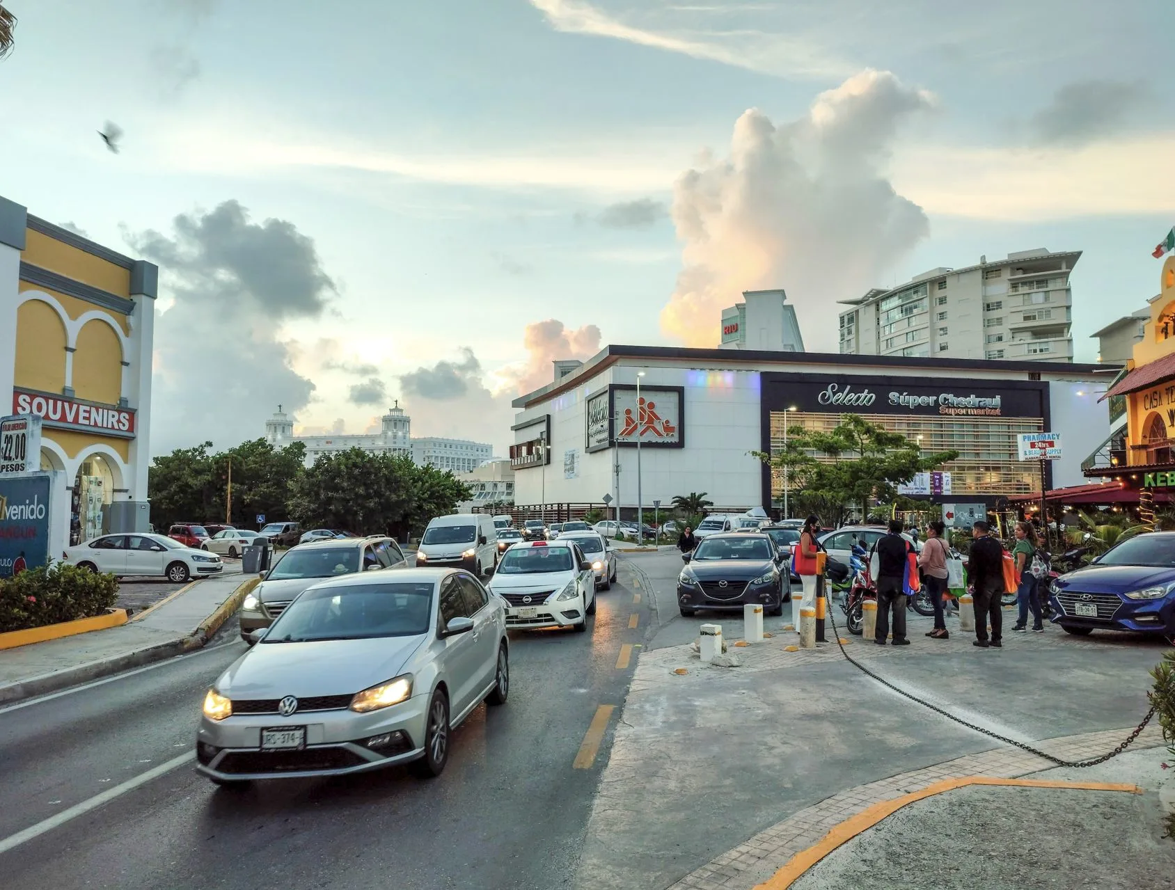 Busy cancun street