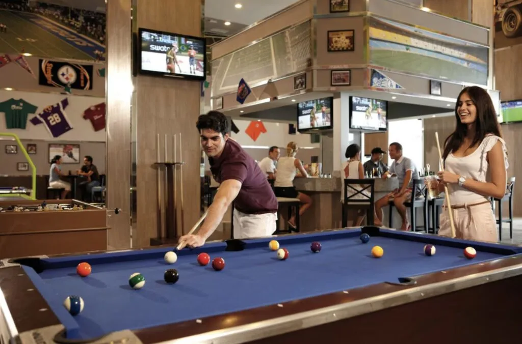 RIU Palace Penisula Pool billiards