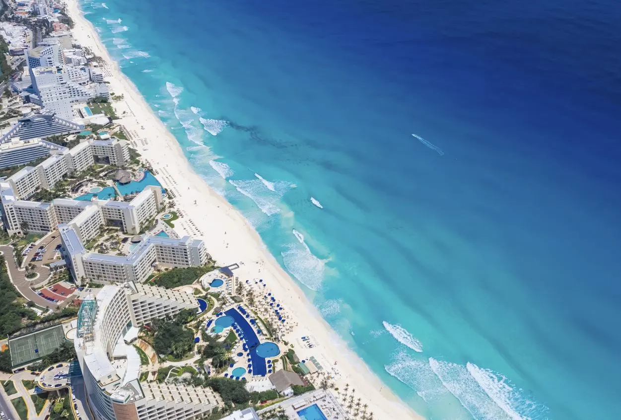 There Are Still A Few 5-Star Family All-Inclusive Resorts Open For Christmas In Cancun Here's What It'll Cost You