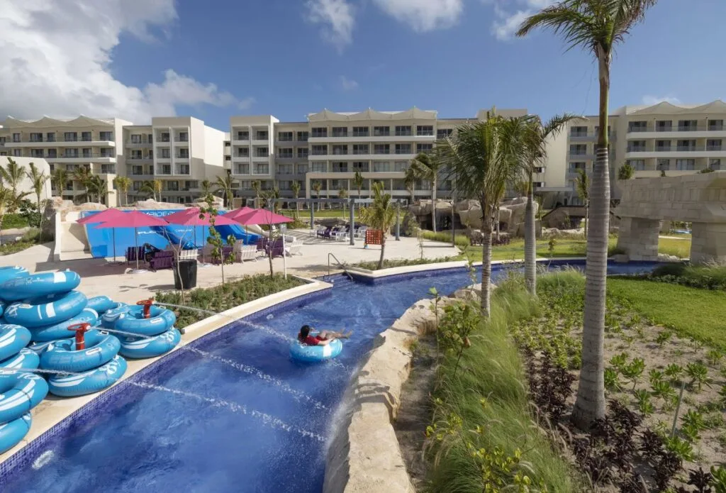 These Are 2 Cancun Resorts With A Lazy River, Swim Up Bars And Kids Waterpark