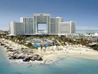 This All-Inclusive Cancun Resort Is Amazing For Both Adults And Teens With A Great Party Vibe