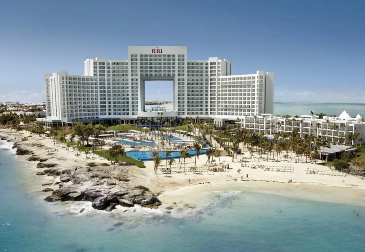 This All-Inclusive Cancun Resort Is Amazing For Both Adults And Teens With A Great Party Vibe