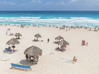 Tourists Visiting Cancun Warned To Be Cautious On All Beaches After Weekend Rescue