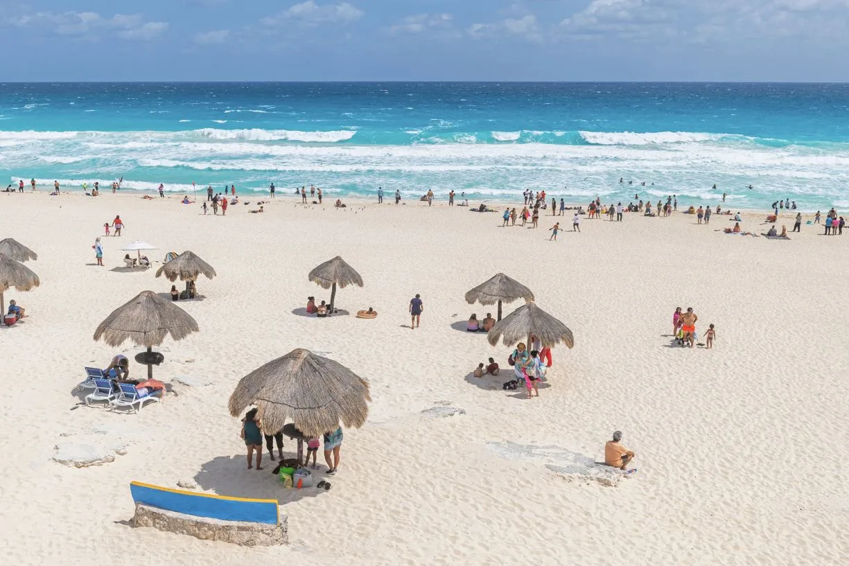 Tourists Visiting Cancun Warned To Be Cautious On All Beaches After Weekend Rescue