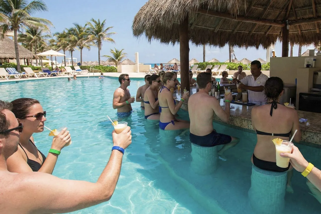 Why Are There Different Color Coded Bracelets At Cancun Resorts The 'Unicorn' Bracelet Will Surprise You 1