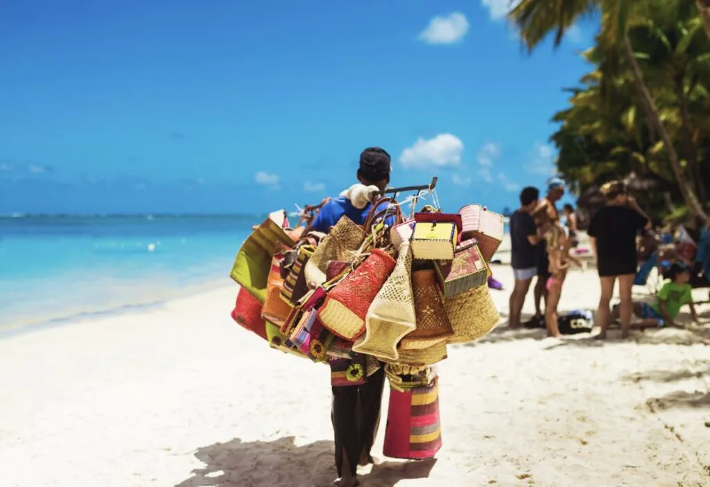 Cancun Authorities Crack Down On Illegal Beach Vendors Selling These Items