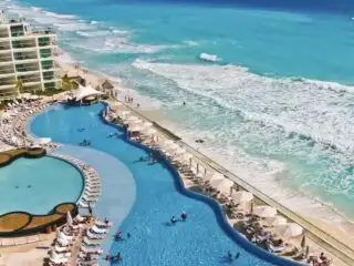 This Is How Much Cash You Should Bring To Cancun If You're Staying At An All-Inclusive