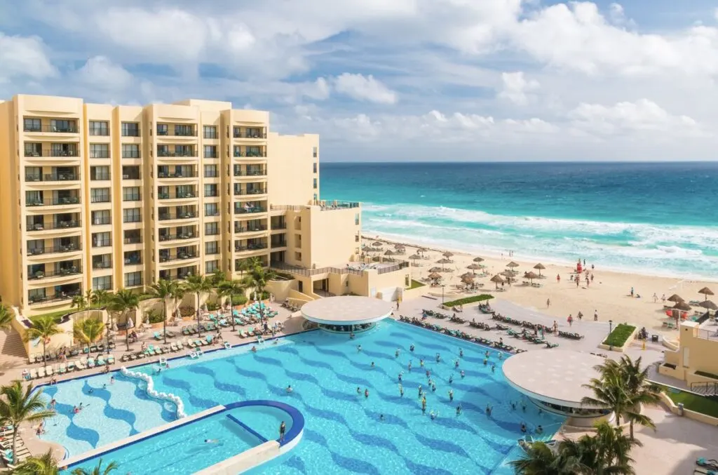 Why More And More Tourists Aren't Leaving Their Resorts In Cancun (It's Not What You Think)