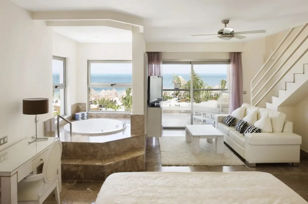 Beloved Playa Mujeres jacuzzi