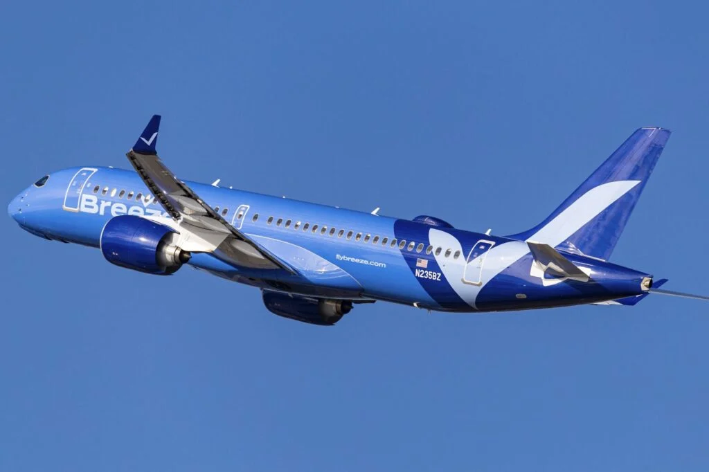 Breeze Airways plane in Air