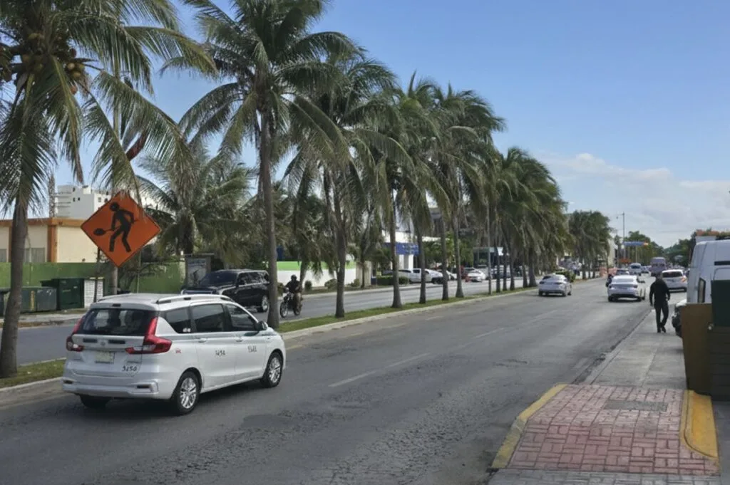 Cancun Hotel Zone Walking Original Photo By Trevor Kucheran